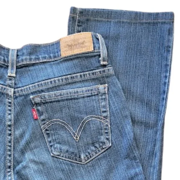 Levi's 550 Relaxed Boot Cut Jeans SZ 4  Excellent Shape! - Picture 6 of 12